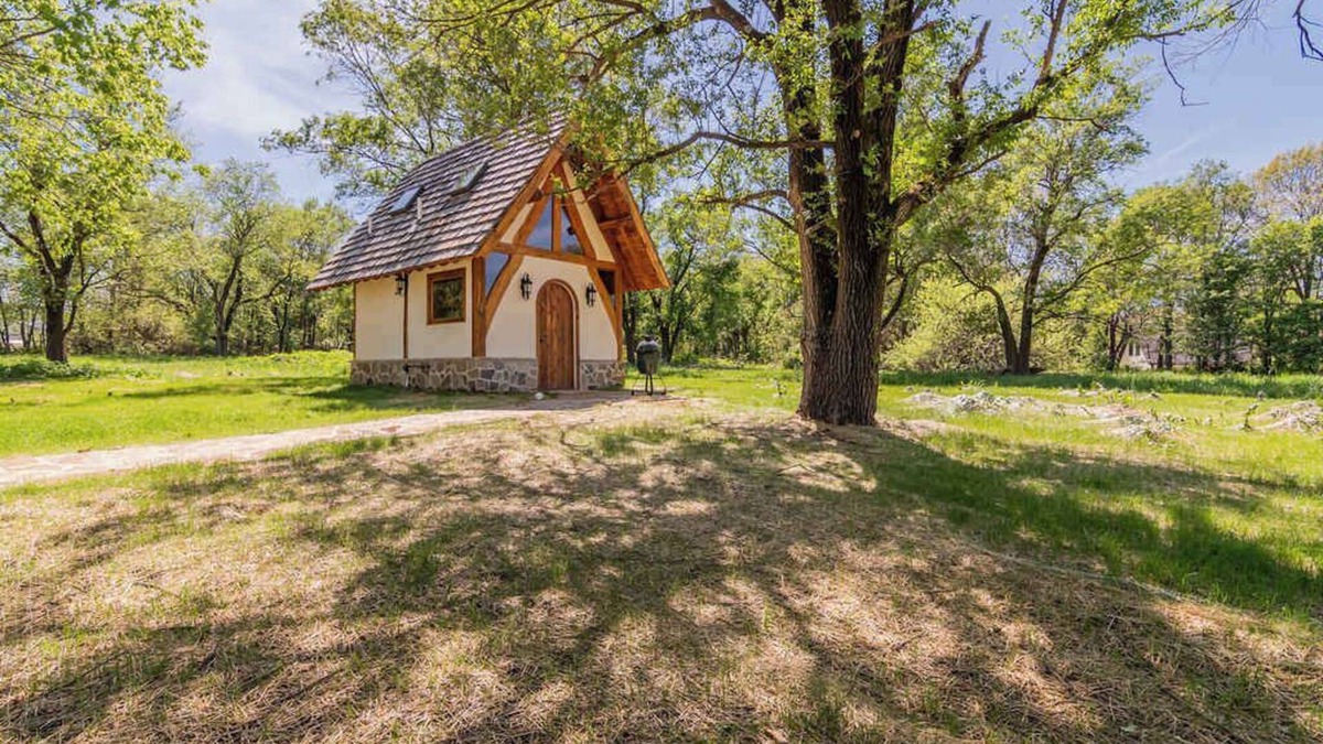 Nixa Apartment | Experience a Regenerative Farm in a New Tiny Home