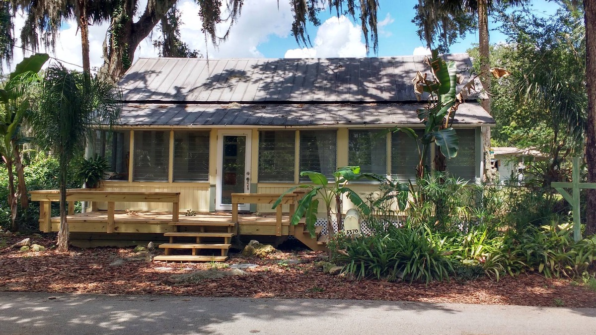 Glenwood House | EXPERIENCE AUTHENTIC OLD FLORIDA @ THIS CRACKER COTTAGE; WALK TO DE LEON SPRINGS