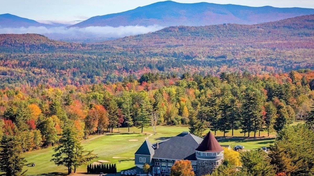 Bethlehem Bed & Breakfast | Experience Bethlehem's Maplewood Inn, a spacious historic retreat perfect for large groups