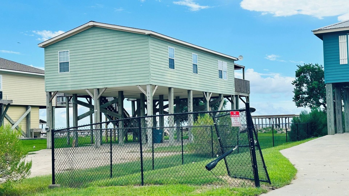 Deatonville House | Experience Big Lake "Where the Water Meets Your Memories."