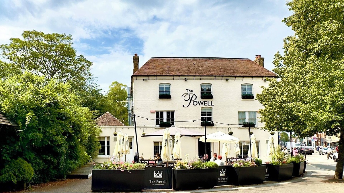 Birchington Hotel | Experience boutique comfort above The Powell pub in Birchington. Stylish en-suite rooms, luxury touches, and a vibrant pub below—perfect for business, couples, or families. Book your coastal escape today!