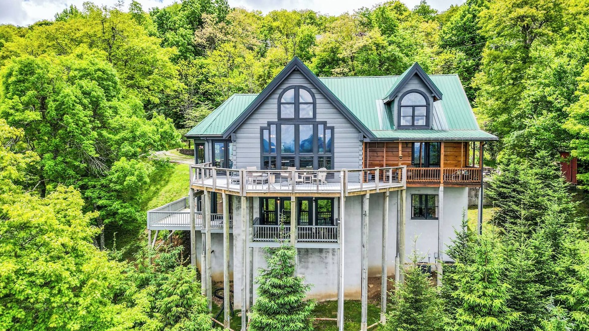 Boone House | Experience breathtaking views, hot tub, game room, & close to downtown Boone