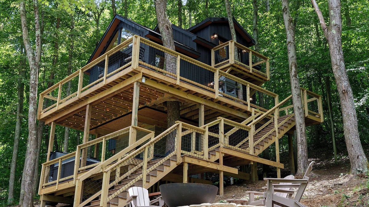 Logan Cabin | Experience Elevated Living: Upscale Treehouse Cabin in Hocking Hills on 20 acres
