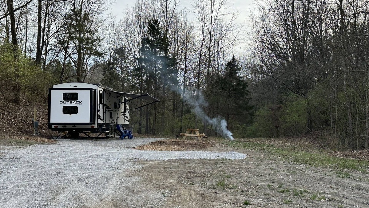 Carterville RV Rental | Experience Glamping in style. private Hot tub spa! Private lake -Pet Friendly