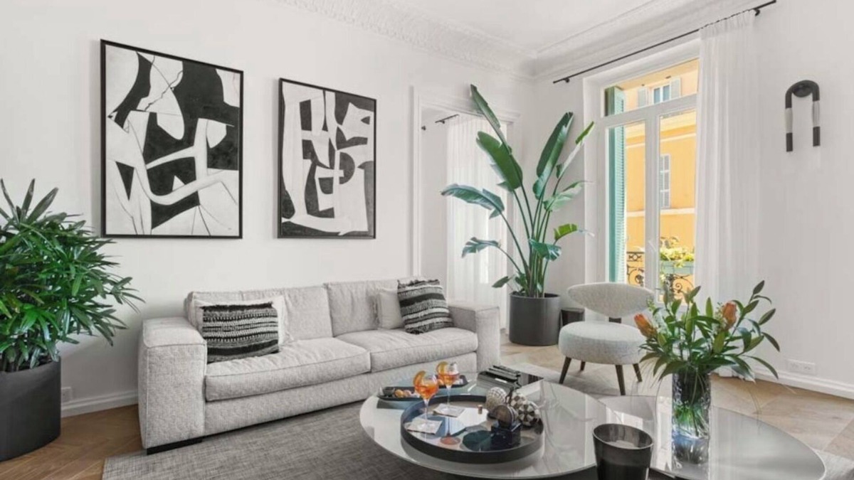 Hyeres City Centre Apartment | Experience Hyères on foot from this beautiful, central apartment.