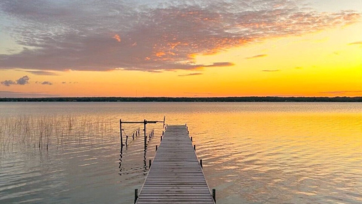 Alpena House | Experience Lakeside Luxury: Your Ultimate Retreat Awaits on Long Lake!
