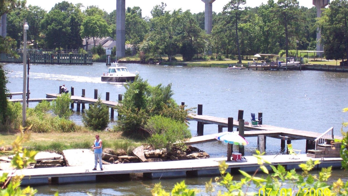 Core Creek Boat Rental | Experience living on a Houseboat and a fisherman's delight!