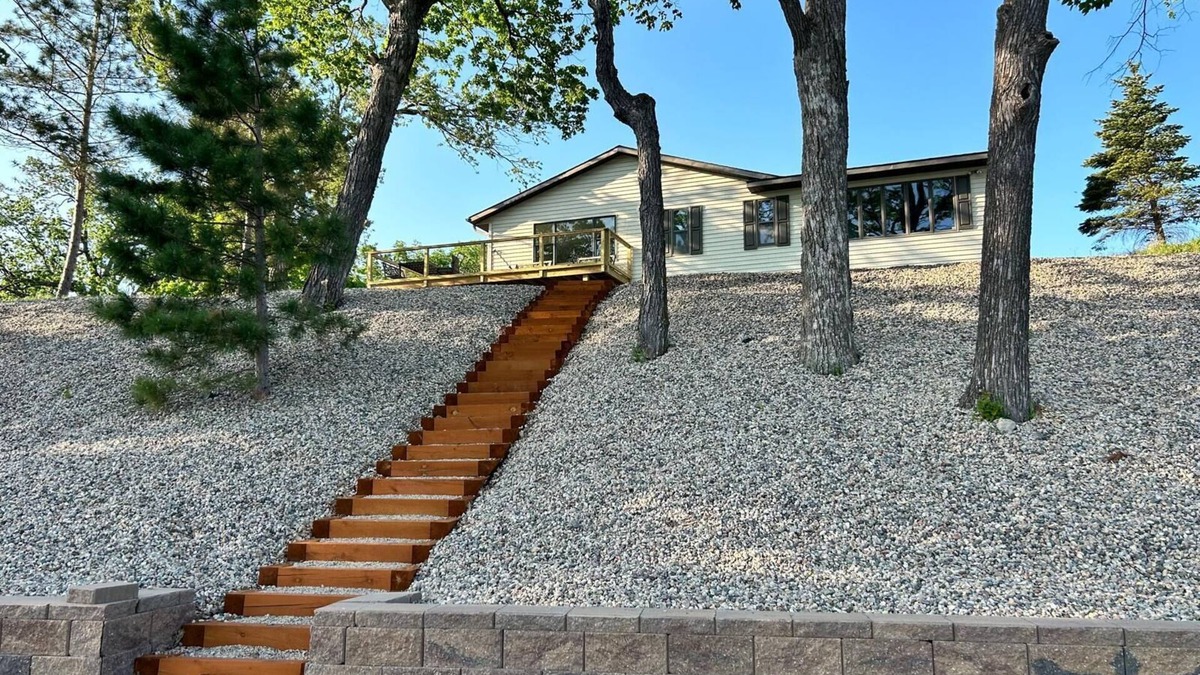 Alexandria House | Experience Luxury, leisure, and lakefront living for the whole family.