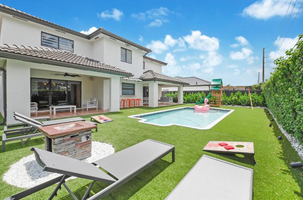 Richmond West House | Experience Miami's Bongo's House Private Pool and Game Room Luxury Rental L54