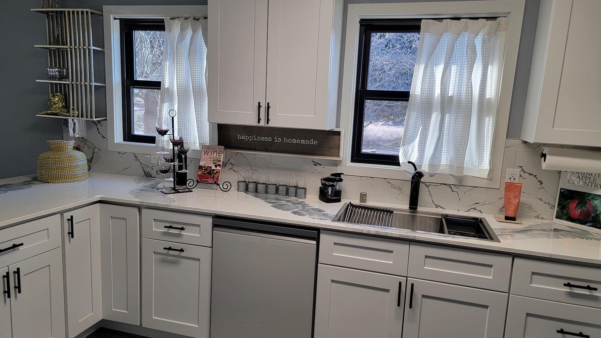 Prosser House | Experience Prosser in style: Cozy wine country 2BR retreat with 5 beds.