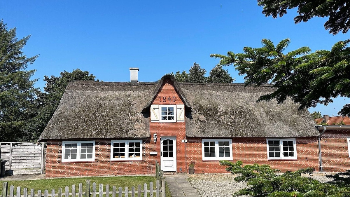 Humptrup House | "Experience Rustic Charm and Comfort at Jeppe Hus Ferienhaus"