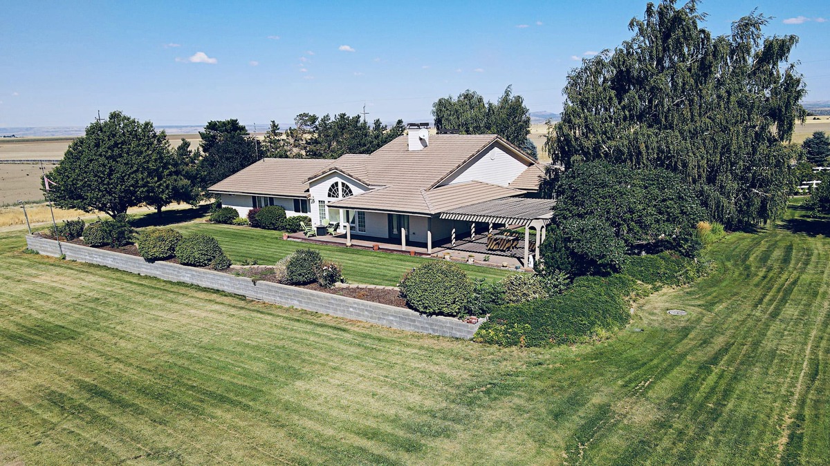 Madras House | Experience Serenity with Mountain Views & Home Gym