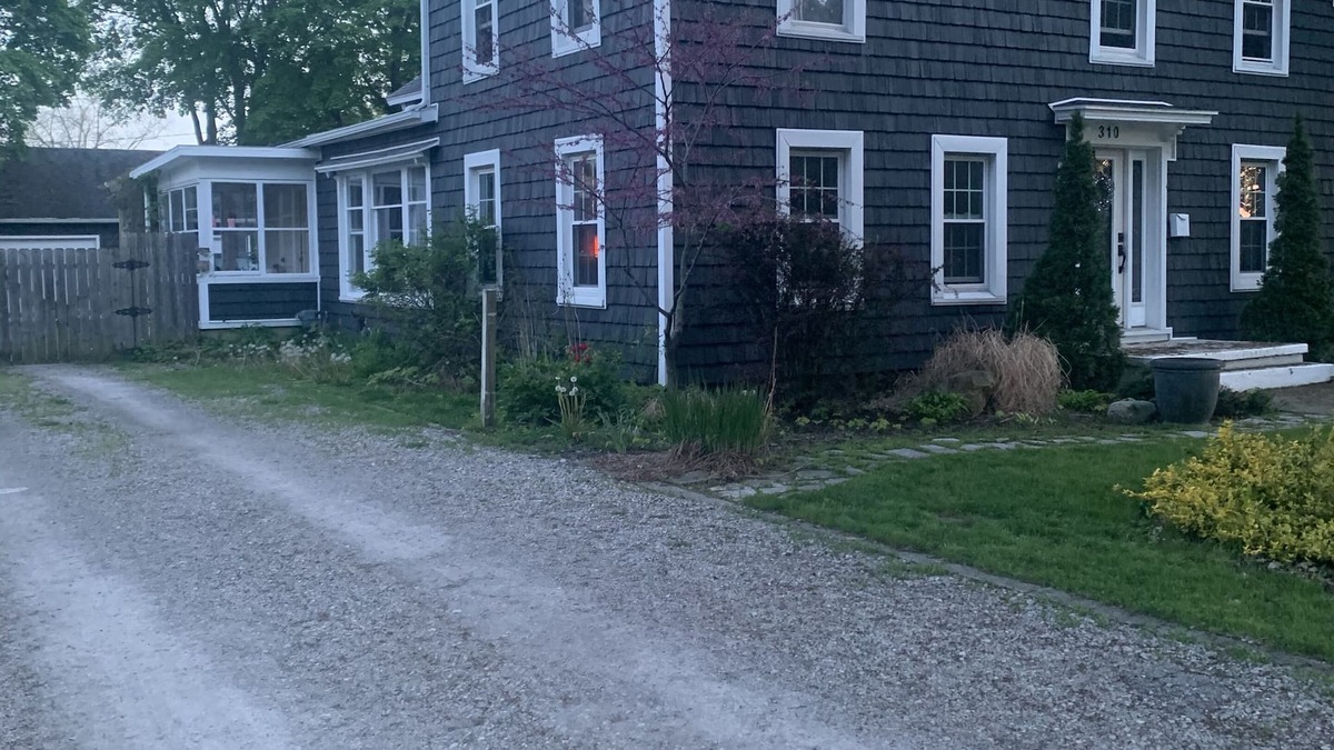 Tecumseh House | Experience Tecumseh charm, just a quick 27-min drive to speedway fun