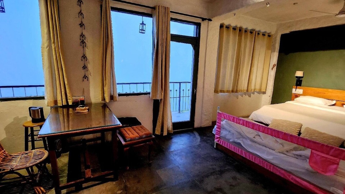 Dharamshala Bed & Breakfast | Experience the beauty of nature at Bímil/East. Relax in our cozy bed & breakfast