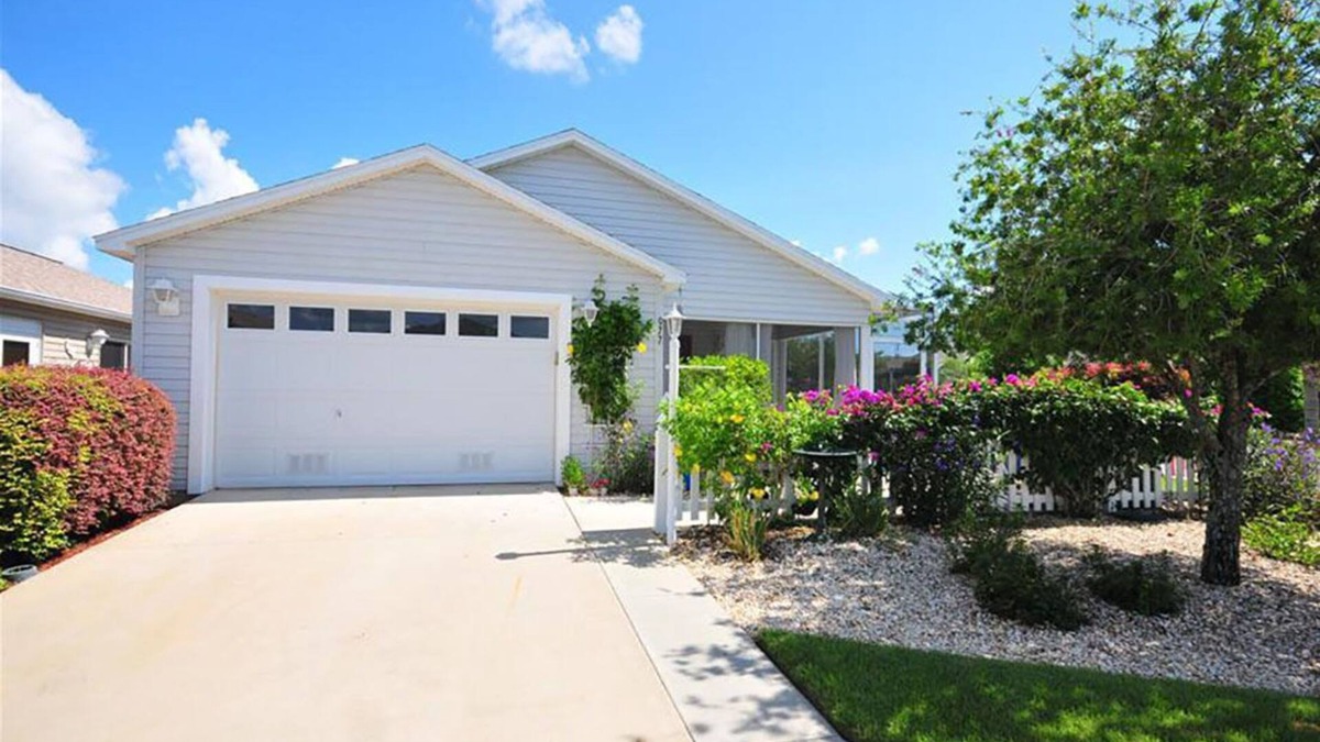 Hemingway House | Experience the fun and excitement of The Villages in this beautiful Patio Villa.