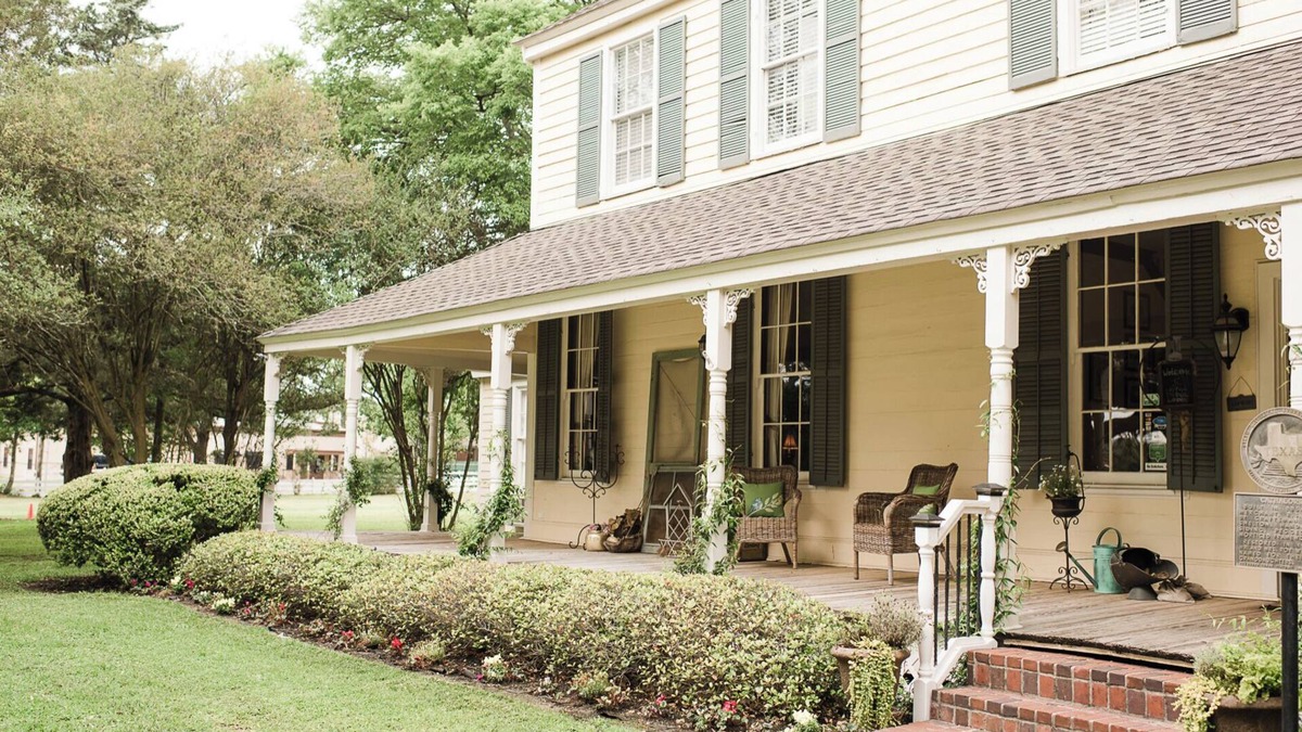 Montgomery Bed & Breakfast | Experience the historic Suite Louise with a parlor and claw tub.