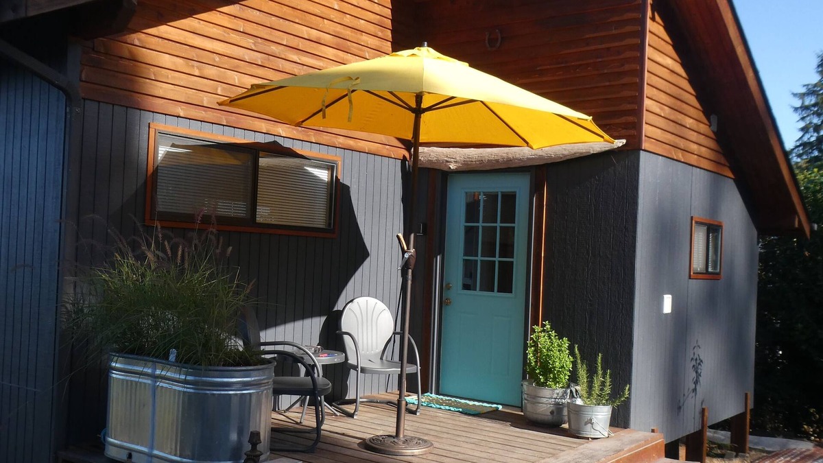 Port Ludlow Cabin | Experience the PNW in a cabin on Hood Canal with water and mountain views.