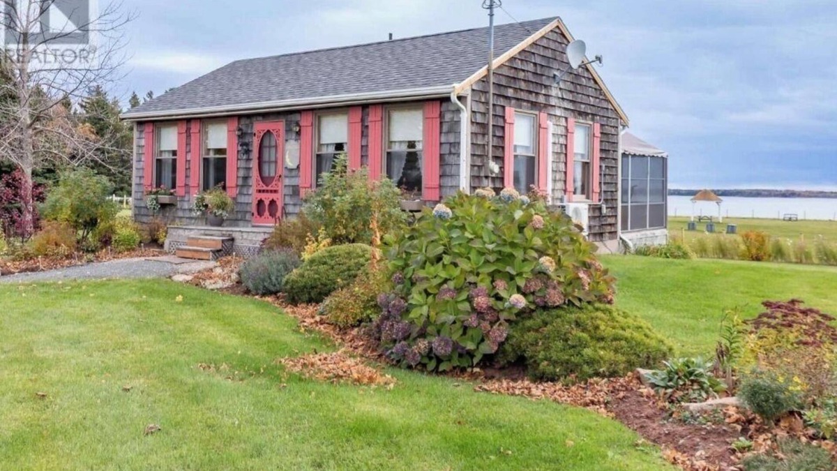 Lower Montague Cottage | Experience tranquility by the sea, Magnificent views, Romantic charm.