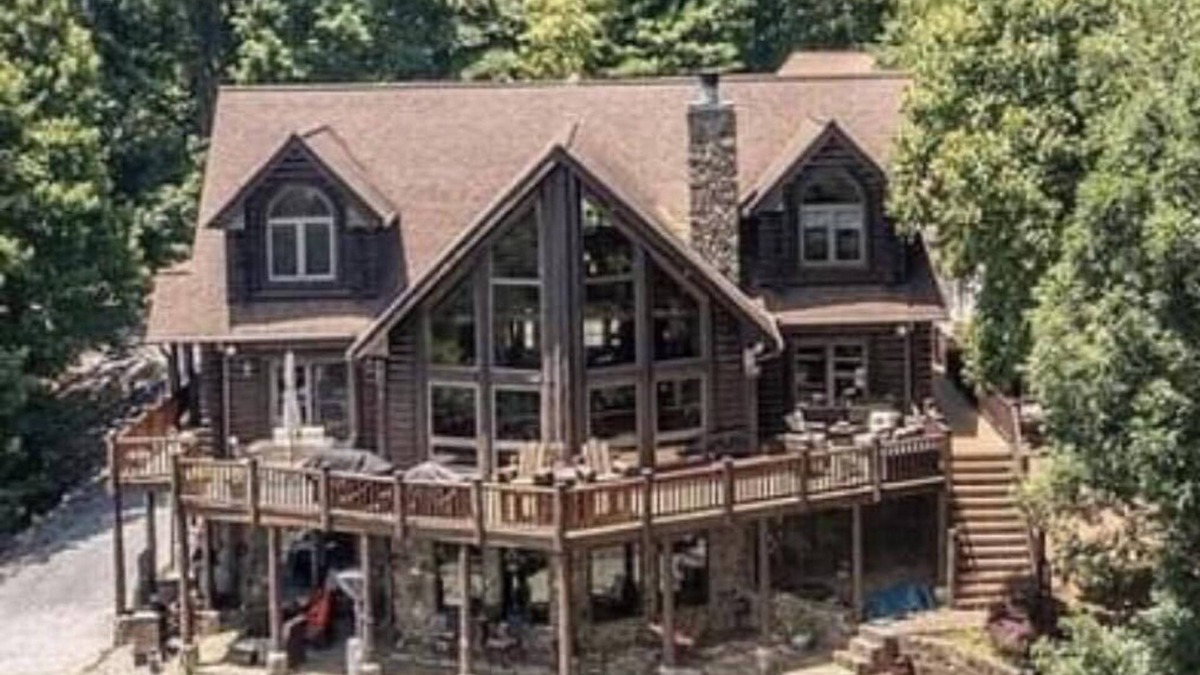 Ferguson Cabin | Experience Tranquility at Trinity Lodge, your Mountain Oasis in Leatherwood