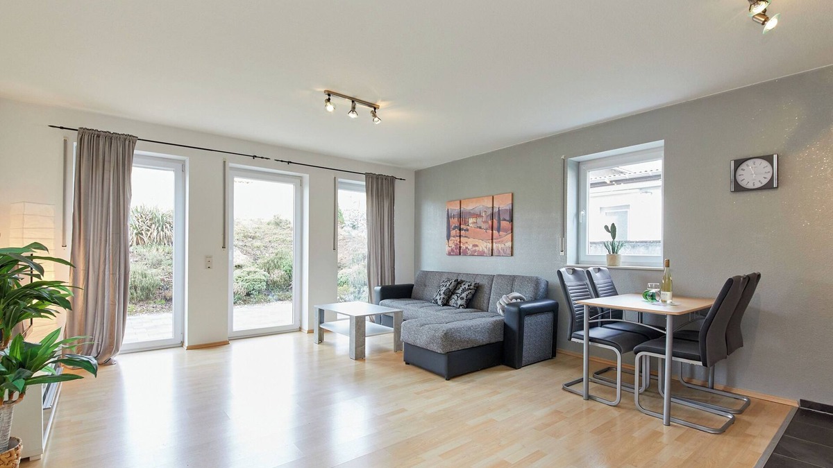 Historic Downtown Apartment | "Experience unforgettable moments in the Fewo am Weinberg!"