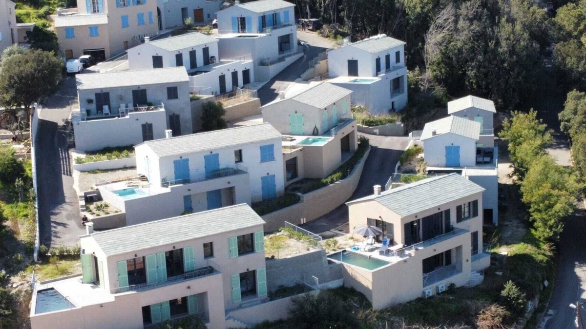 Erbalunga Villa | Experience Villa HUGO: Brand new, accommodates 8 people, with a heated pool.