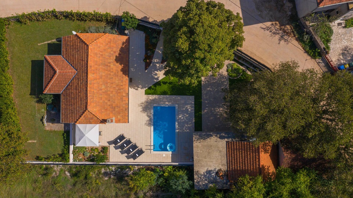 Drnis House | Experience VILLAGE LIFE - Jokini dvori with pool, fully fenced
