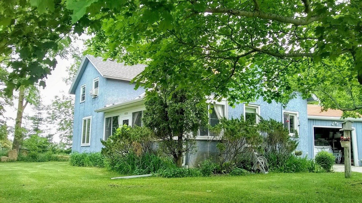 Glenbeulah Cottage | Experience Wisconsin in an old farmhouse in the beautiful Kettle Moraine