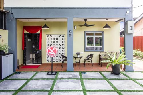 Benggali House | Explore 4BR Gardenhouse Retreats (Free Parking)