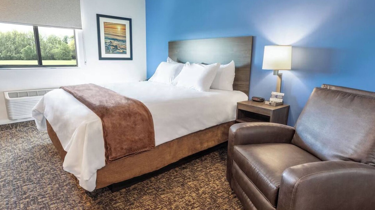 Sundance Hotel | Explore Buckeye with Ease—Pet-Friendly Accommodation and Free Parking Await