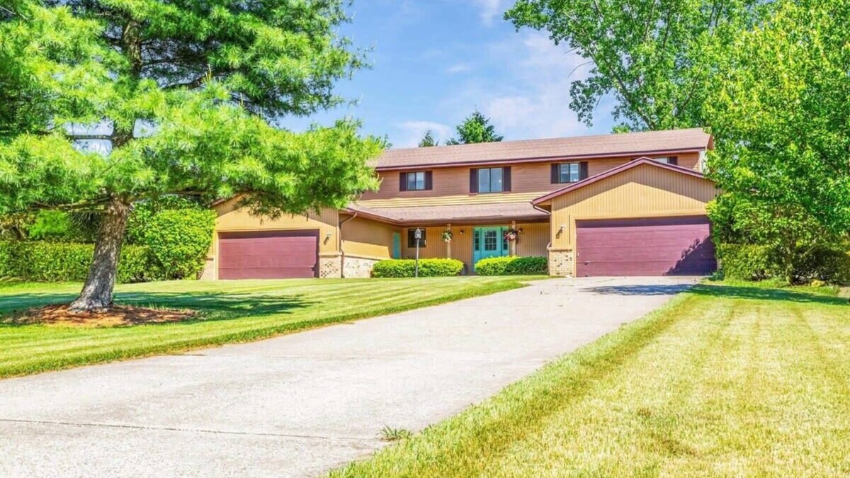 Rockford Apartment | Explore Downtown Rockford! Charming Condo Retreat