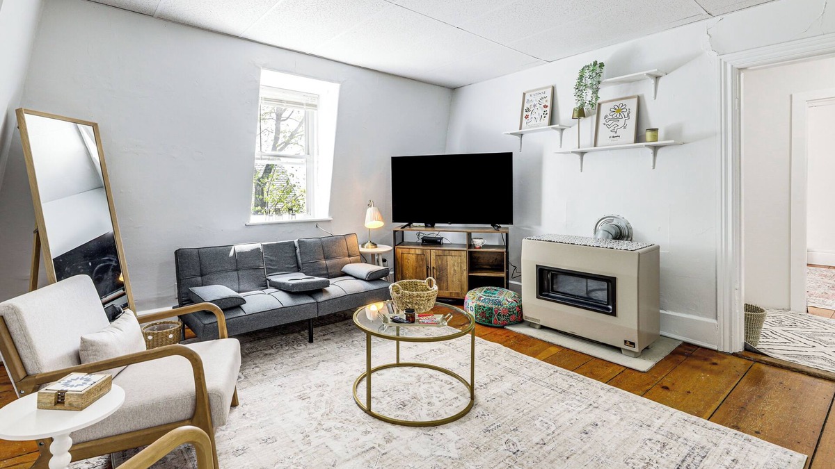 Worcester Apartment | Explore Dtwn, Parks & Colleges: Cozy Worcester Apt