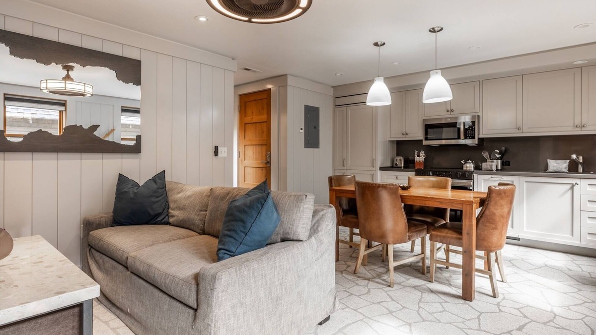 Homewood Cottage | Explore Fall at North Lake Tahoe! Cozy Cottage Near Ski Resort and Beach
