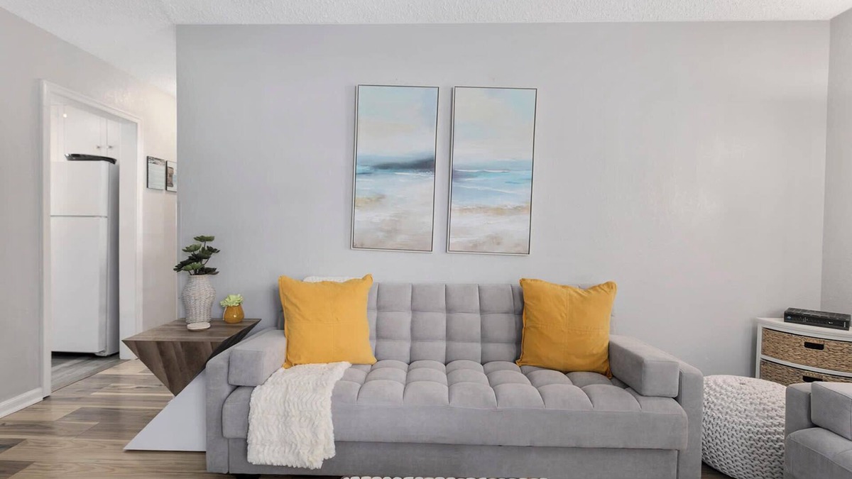 Olathe House | Explore KC|2BR+KingBeds|Great Location|Parking