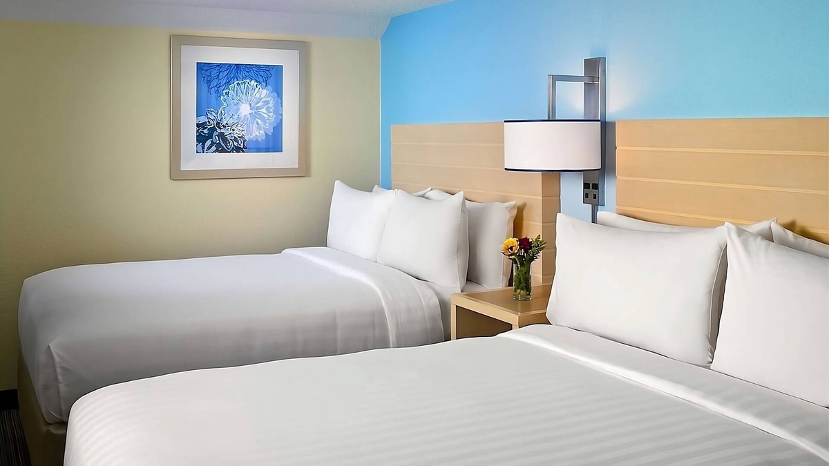 Middleburg Heights Hotel | Explore Middleburg Heights! 3 Contemporary Units! Pets Allowed, FREE Parking!