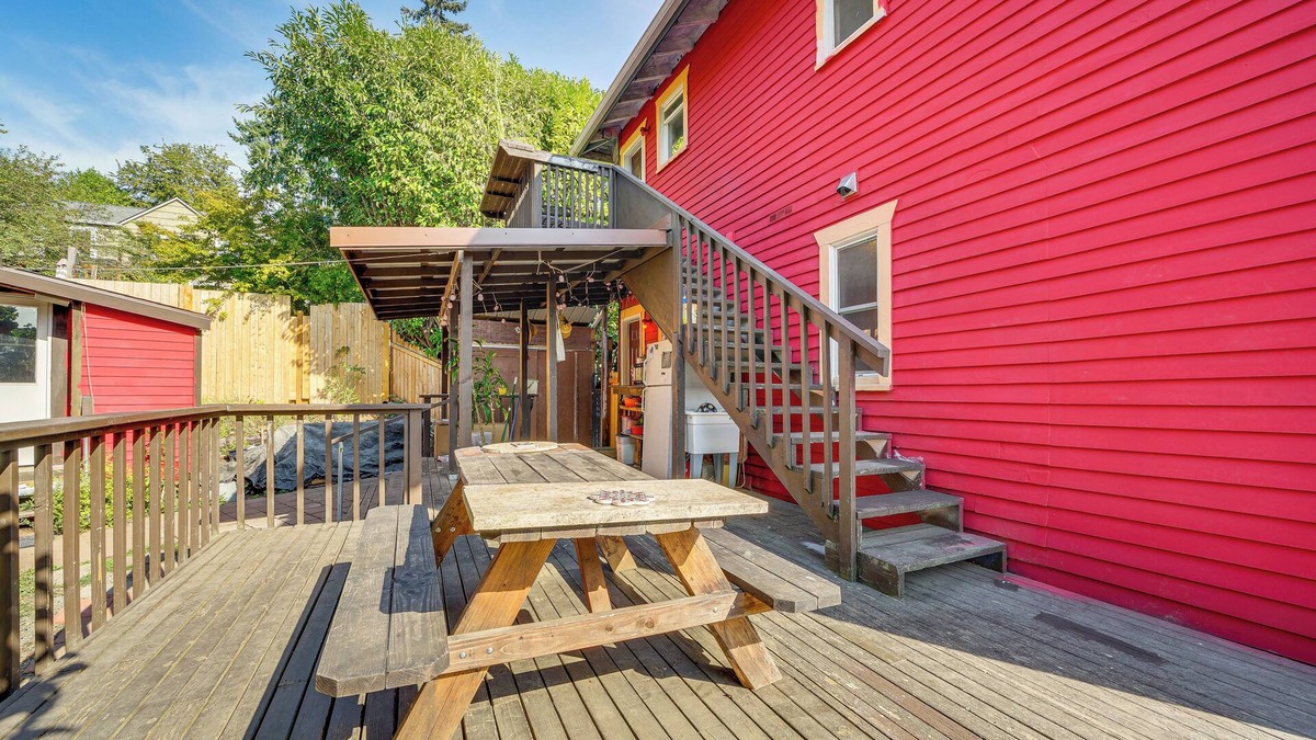 Columbia City Apartment | Explore Seattle! Charming Apt w/Private Deck