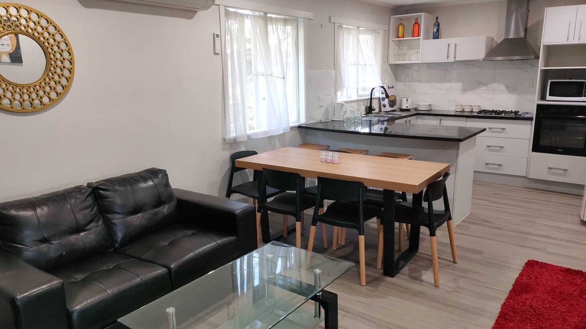 Otara House | Explore the Affordable Auckland Vacation Rental in a Quiet Spot - SriPrasar 4BRM