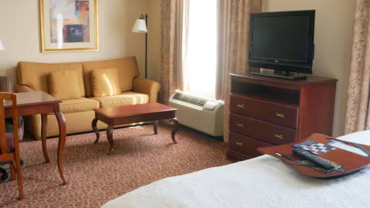 Kingman Hotel | Explore the Grand Canyon: Kingman Stay w/Pool & Close to Downtown