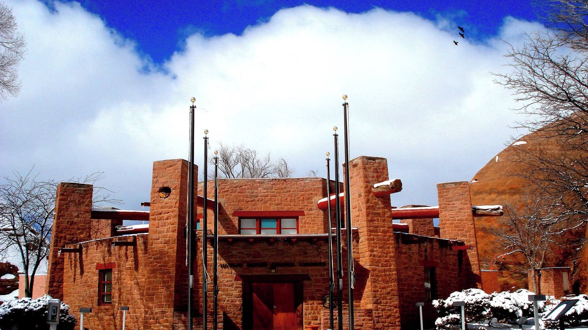 Window Rock Hotel | Explore Window Rock Tribal Park & Veterans Memorial! 2 Units! Pets Allowed, Pool