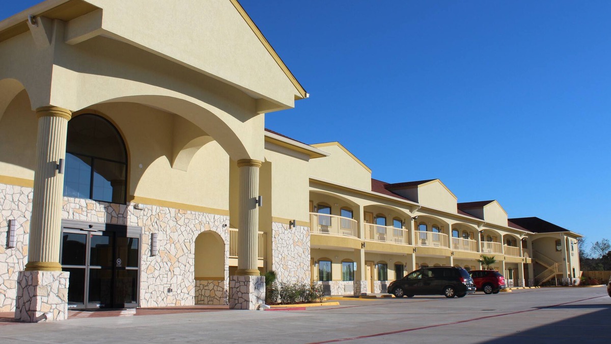 Humble Hotel | Express Inn & Suites - Bush Airport