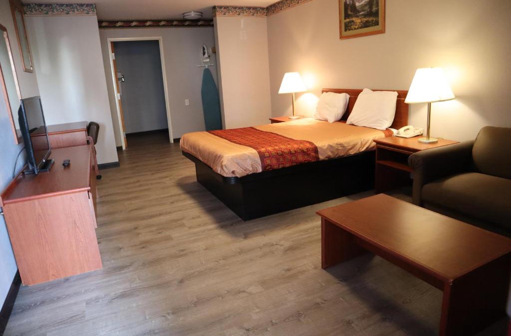West Eugene Hotel | Express Inn & Suites Eugene