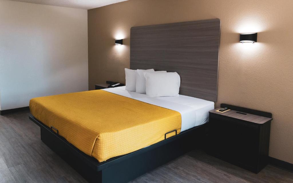 Palestine Hotel | Express Inn & Suites