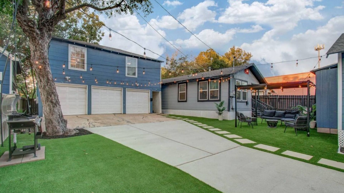 Greater East End House | Exquisite 2-bedroom house in nice Mongolia Park Houston