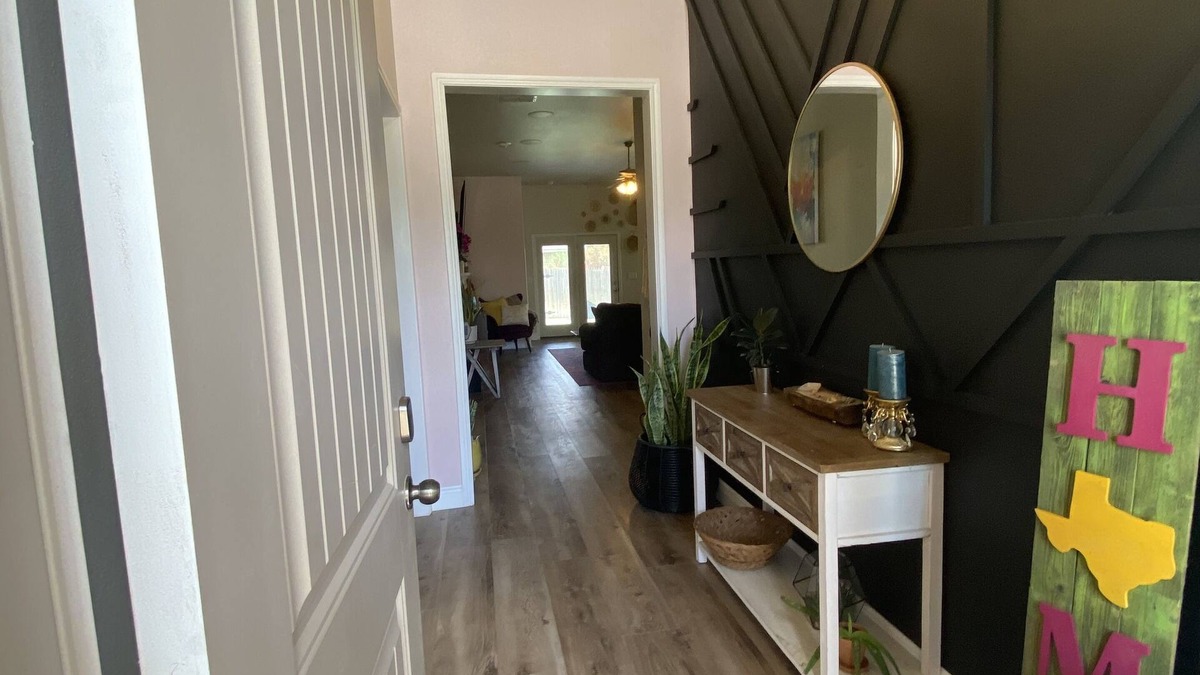 Lubbock House | Exquisite 3 Bedroom 2 Bath Bungalow