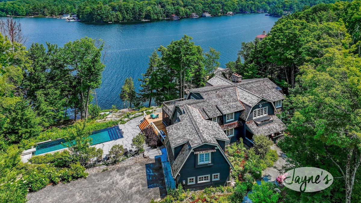 Port Carling Cottage | Exquisite 8 bed, 7 bath cottage on Lake Joseph boasting infinity pool + hot tub!