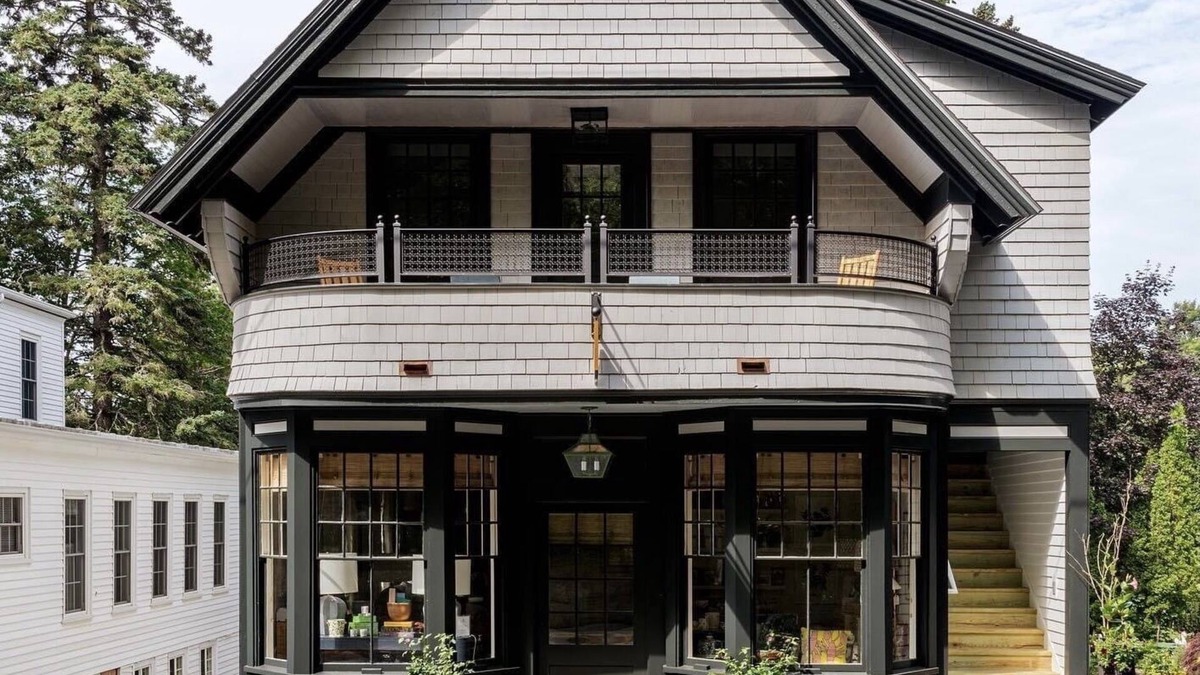 Seal Harbor Apartment | Exquisite apartment in historic antique- walk to beach!