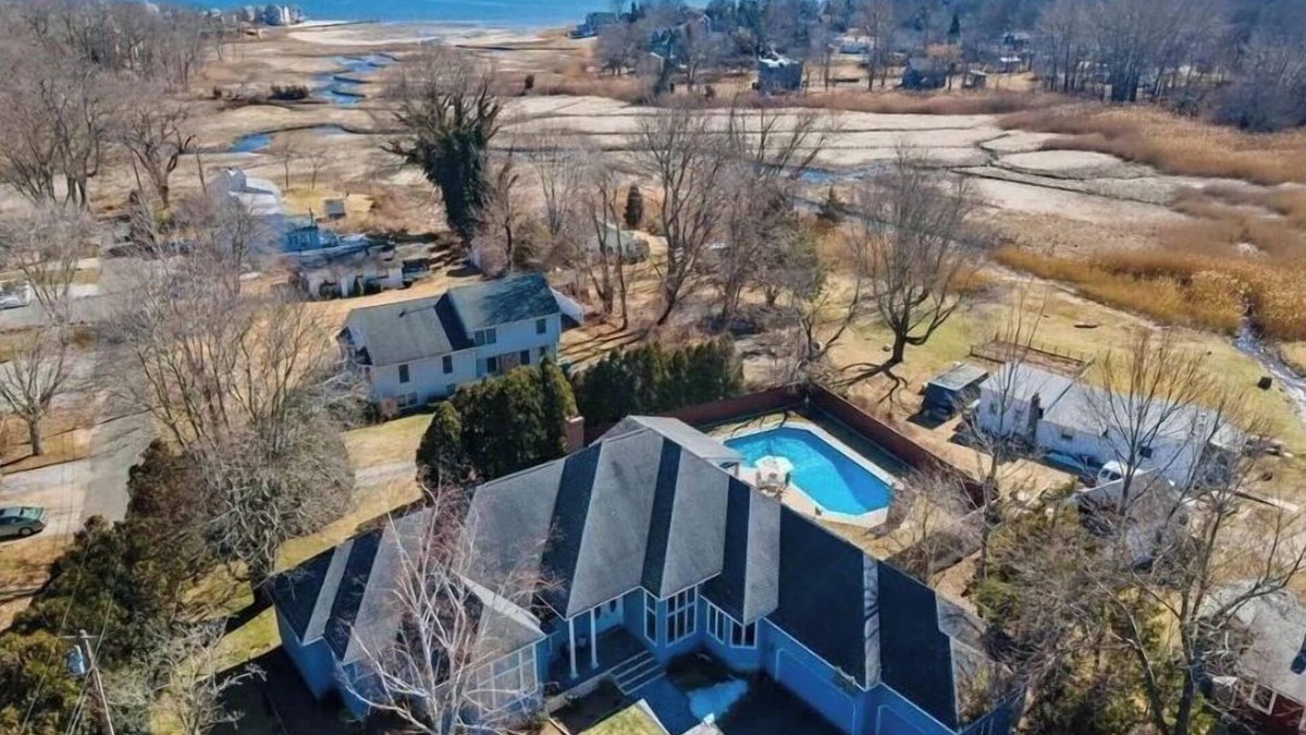 Westbrook Center House | Exquisite Beach Villa In Ground pool and Spacious Bermuda room! 2 living Rooms!
