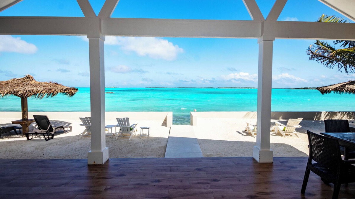 George Town House | EXQUISITE BEACHFRONT HOME