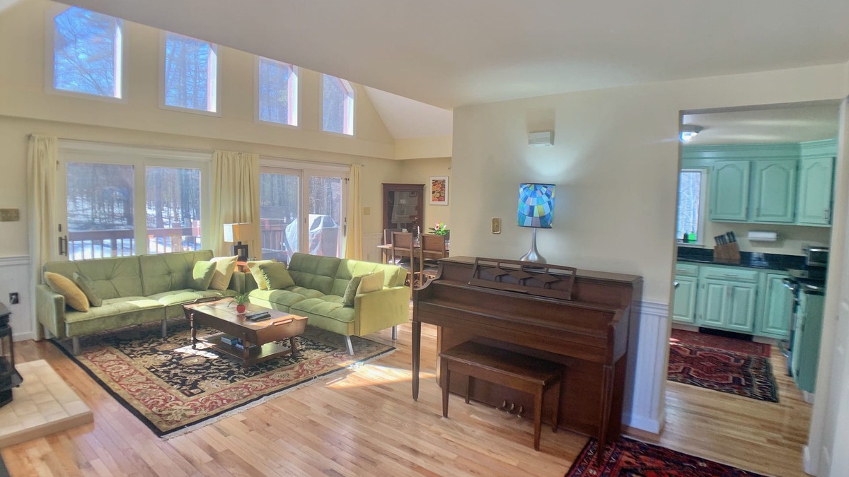 Hurley Ski Chalet | Exquisite Chalet by Ashokan water & Woodstock’s most scenic sites-WITH GENERATOR