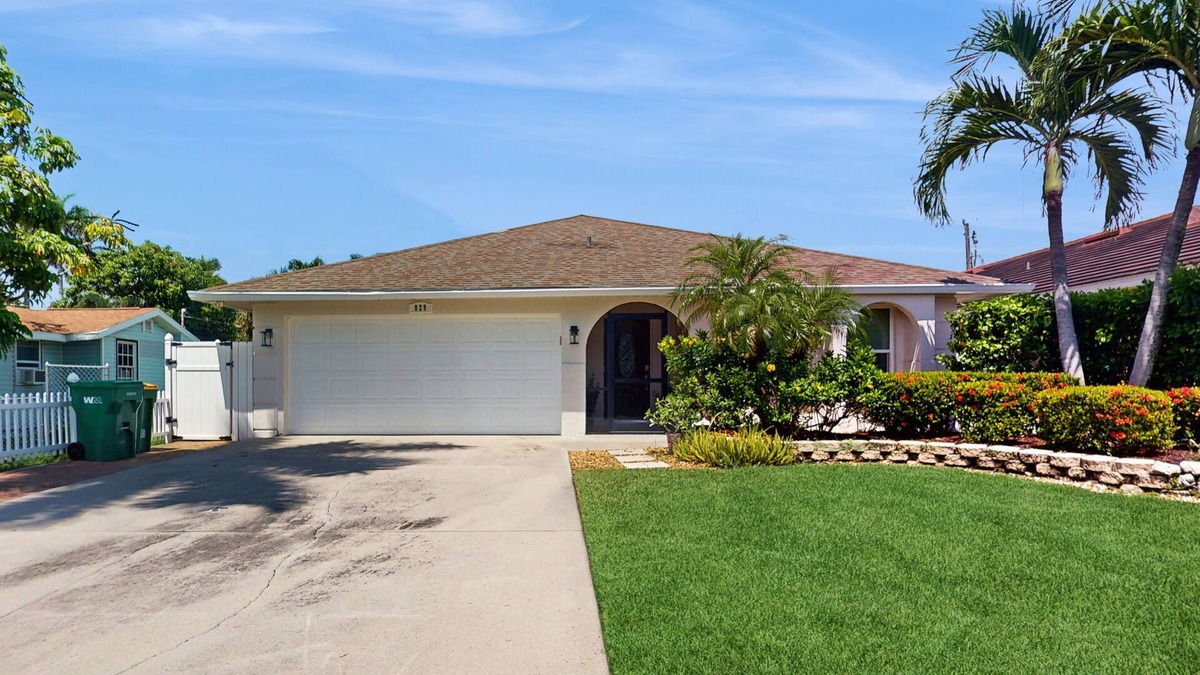 Naples Park House | Exquisite home with private pool, washer & dryer, and bikes