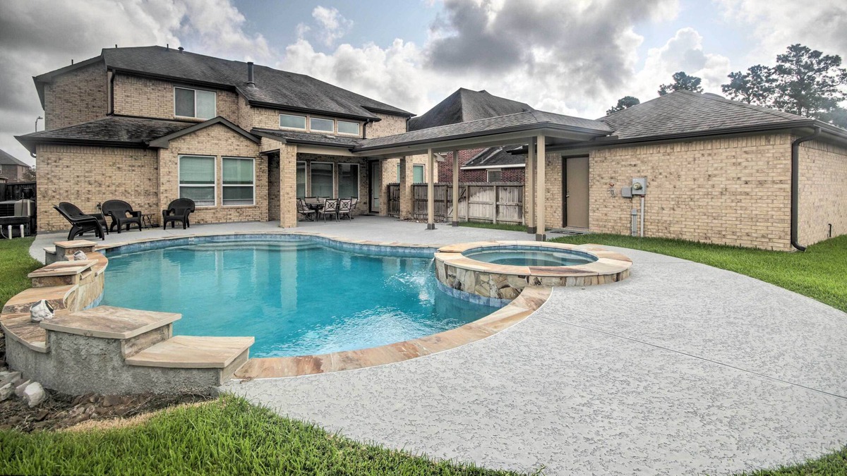Katy House | Exquisite Katy Retreat w/ Yard + Theater Room!